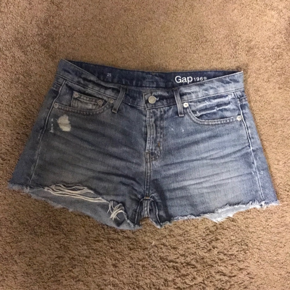 Gap cutoff shorts 3”